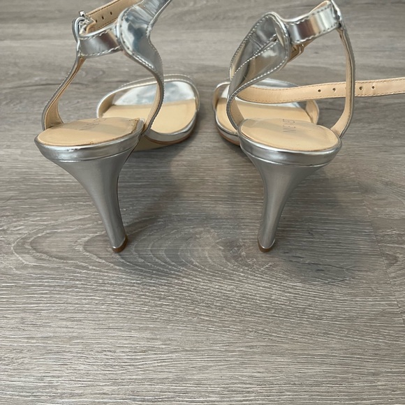 Nine West size 8 heels - Picture 2 of 6
